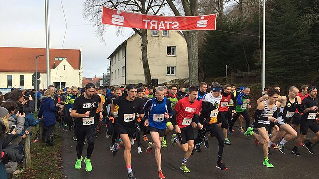 Auf die Plätze, fertig, los! Für den Start beim Sigmaringer Silvesterlauf werden von den Organisatoren 1200 Teilnehmer erwartet.