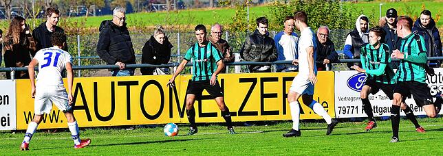 Bild 10: FC Zell übernimmt mit dem 2:1 beim FC Erzingen die Tabellenführung &ndash; und wir haben die Bilder!