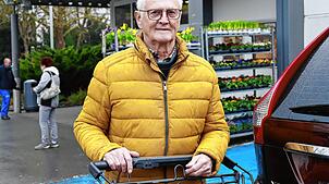 Auch Roland Hipper, regelmäßig Kunde bei Edeka in der Lippertsreuter Straße in Überlingen, wurde von einem Knöllchen für einen ...