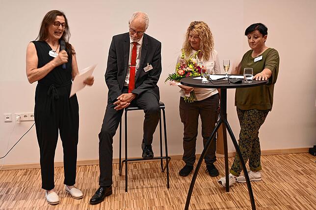 Ein besonderes Dankeschön der Aktiven des KIT erhielten die beiden Vorsitzenden Andreas Wagner und Maggie Lenz mit einem Blumenstrauß, ...
