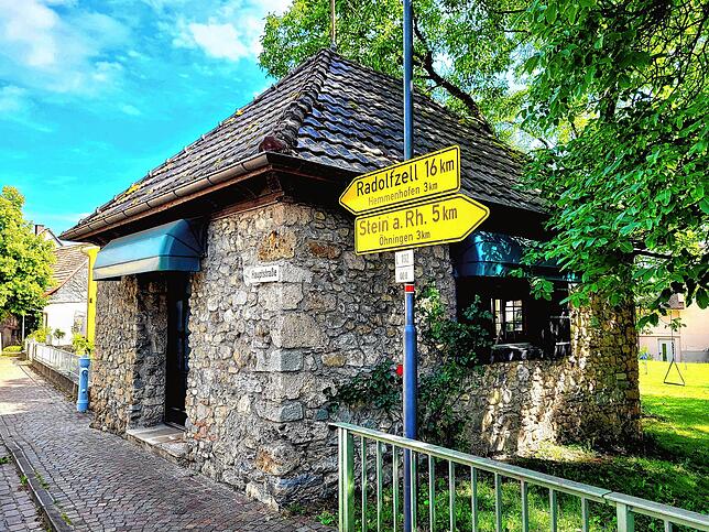 Die Schweiz ist nur wenige Kilometer entfernt, das deutsche Öhningen grenzt an das schweizerische Stein am Rhein.