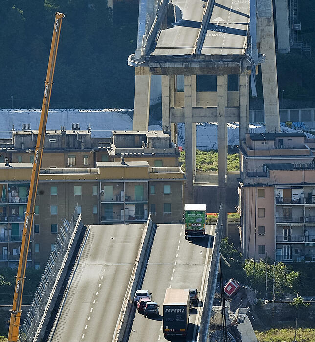Die im August vergangenen Jahres eingestürzte Autobahnbrücke von Genua: Christoph Kellers Romanheld verabschiedet sich wegen einer ...