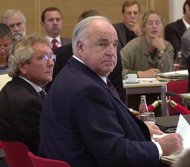 Helmut Kohl vor dem Untersuchungsausschusses des Bundestags.