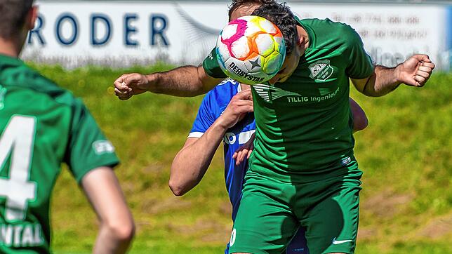 Er trifft doppelt: Robin Wagner &ndash; auf unserem Archivbild beim Kopfball &ndash; erzielte beim 3:0-Sieg des SV Rheintal gegen den FC ...