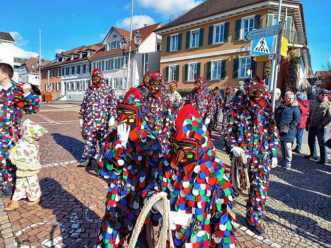 Bild 12: Ade Fasnet 2024! Bilder vom Markdorfer Narrenbaumfällen mit Umzug aus der Stadt