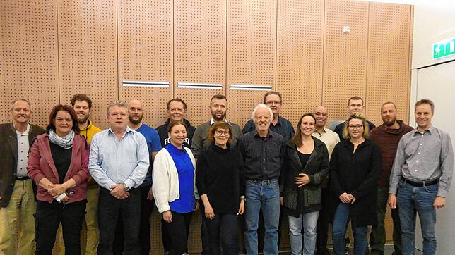 18 Personen (ein Kandidat fehlt auf dem Bild) stehen auf der gemeinsamen Bürgerliste Dogern für die Gemeinderatswahl am 9. Juni. Bild: ...