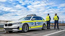 Die Kantonspolizei Aargau im Einsatz (Symbolbild). Sie sucht immer noch nach dem am 17. Juli in Baden entflohenen Häftling.