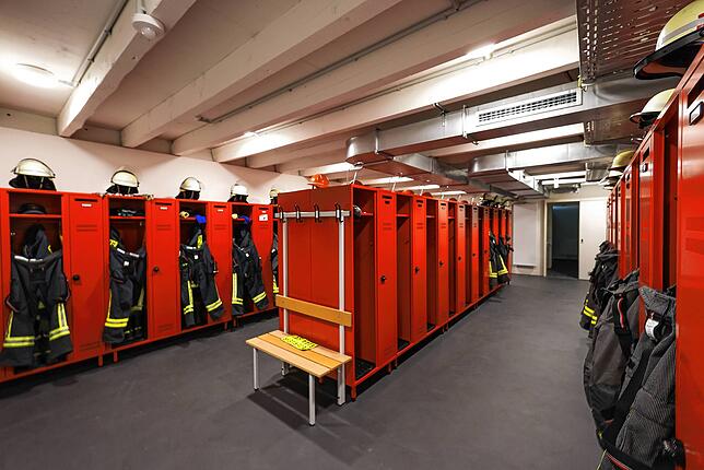 Ab sofort mit strikter Trennung der Geschlechter: Das Feuerwehrhaus in Markelfingen ist das modernste aller sieben Feuerwehrgebäude in ...