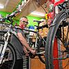 Markus Fritz-Leiss ist der Chef in der Werkstatt der „Radmeise“ in Waldshut-Schmitzingen.