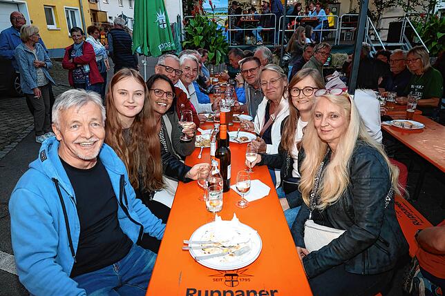 Bild 9: Das Dingelsdorfer Herbstfest 2025 geht weiter – hier sind die Fotos vom Samstagabend