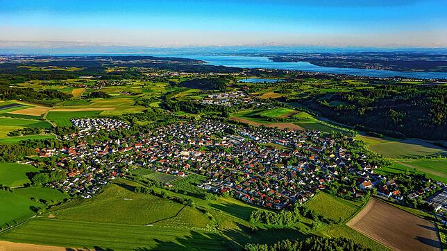 Der See in Sichtweite und viel Landschaft um sich herum: Mit diesen Pluspunkten will Owingen künftig den Tourismus im Ort forcieren.