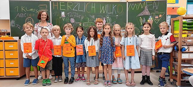 Die neuen Schüler der Klasse 3c1 an der Sonnenrain-Grundschule mit Klassenlehrerin Stefanie Krüssel.