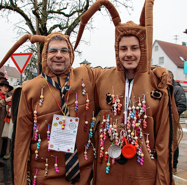 Wolfi aus Krauchenwies (links) und Fabi aus Meßkirch verteilten Sorgenwürmchen.