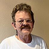 Peter Kopp steht in seiner Bäckerei in Dettingen. Diese Filiale wird weiterhin bestehen, versichert der 58-Jährige.