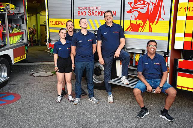 Beim Gedanken an die kommende Feuerwache West in Wallbach haben sie gut Lachen (von links): Paulina und Christoph Lewe, Christopher ...