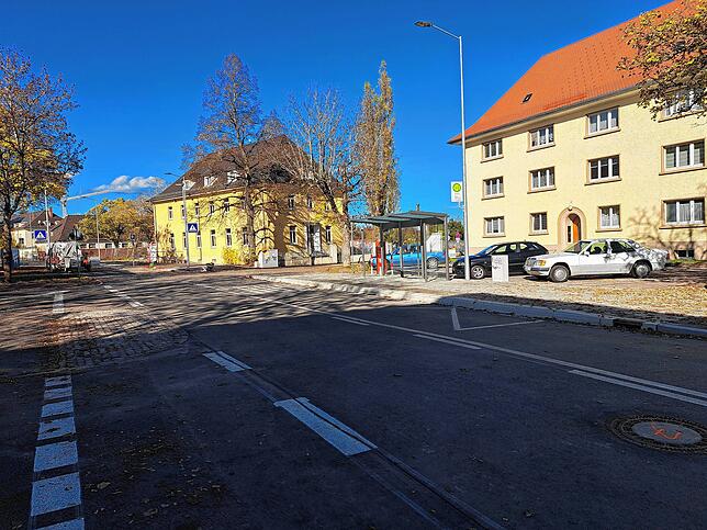 Blick in die sanierte Kirnacherstraße beim Haidplatz mit der neuen Bushaltestelle.