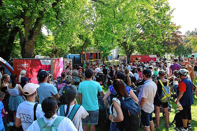 Bild 3: Gut gelaunt und gesellig am Bodensee - so endet das Stadt-gartenfest 2025