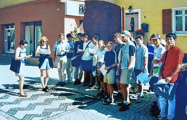 1991: Im Jahr 1991 startete der Schüleraustausch mit Unoke, den Uta Mahler-Kraus (zweite von links) ins Leben rief. Zusammen mit ...