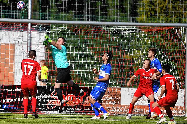 Bild 43: Spitzenreiter FC Erzingen setzt sich mit 5:0 beim FC RW Weilheim durch &ndash; und wir haben die Bilder!