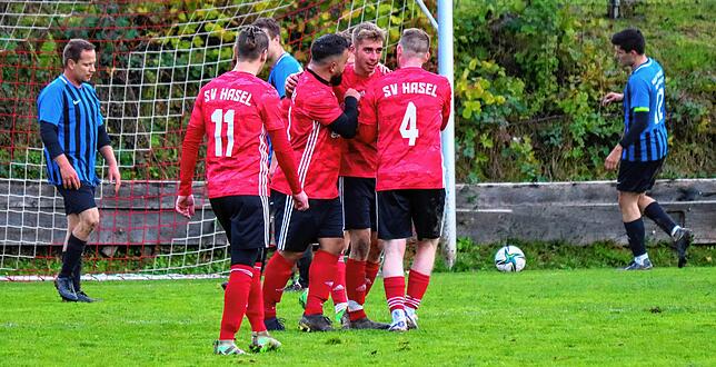 Bild 1: SV Hasel gewinnt Derby gegen die SG FC Wehr/Brennet II mit 5:2 &ndash; und wir haben Bilder!