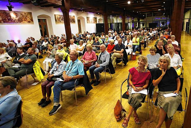 Auf Abstand im Konzil, zugleich aber nah dran am politischen Geschehen: So sah es bei der SÜDKURIER-Podiumsdiskussion am 7. September ...
