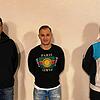 Schönenbachs Neuzugang Elvin Kljajic (mitte) mit Sportfreude-Trainer Branislav Durdevic (links) und dem sportlichen Leiter des ...