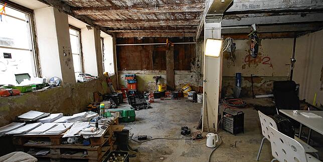 Das Erdgeschoss im Gebäude Hüetlinstraße 2: Noch kann hier niemand einziehen, die Arbeiten schreiten aber voran.
