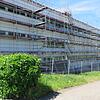 Die Nordfassade am Bauabschnitt I der Geisinger Schule wird isoliert und erhält die gleiche Optik wie die Süd- und Ostfassade.