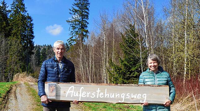 Der Auferstehungsweg von Ehepaar Albert und Mechtild Scherer kann noch bis Sonntag, 24. April erkundet werden. Entlang von 13 Stationen ...