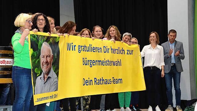 Klare Botschaft: Das Rathaus-Team Wutöschingen gratuliert dem neuen Bürgermeister.