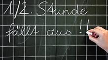 Immer wieder werden in diesem Schuljahr auch in der Region wegen Lehrermangel Schulstunden ausfallen.