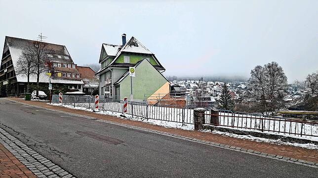 Die neue Haltestelle „Rathaus“ an der Hauptstraße in Schonach soll zukünftig barrierefrei ausgebaut werden. Bild: Gemeinde