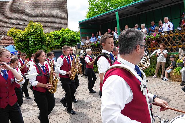 Bild 30: Jubiläumsumzug zum 175. Geburtstag der Musikkapelle Mundelfingen krönt vier stimmungsvolle Tage.