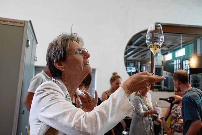 Dieser Sekt stammt aus einer Flasche, aus der eben die Hefe entfernt wurde.