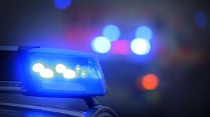 Mehrere Jugendliche sollen in Esslingen auf einen Mann eingeschlagen und -getreten haben. (Symbolbild)