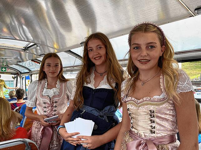 Bild 24: Großer Applaus für das Ensemble der Butterfahrt nach Bodungo