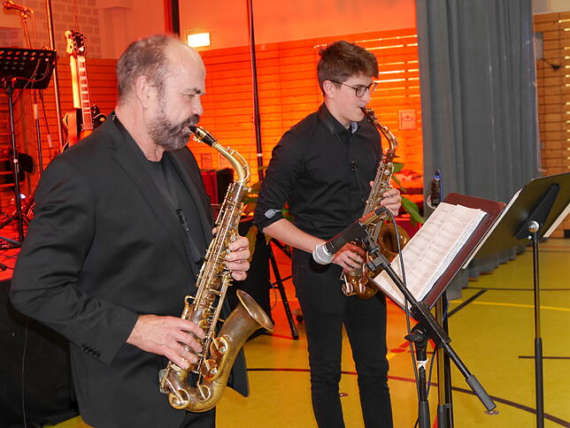 Klaus Siebold (links) und Steven Axt von der Jugendmusikschule Bad Säckingen begeisterten mit ihrem hervorragenden musikalischen Auftritt.