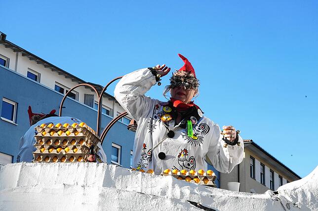 Bild 23: Tausende Narren ziehen beim Fasnet-Umzug durch die Stadt