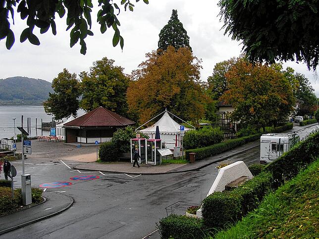 So sah es im September 2007 dort aus, wo später der freie Hafenvorplatz entstand und alles umgestaltet wurde.