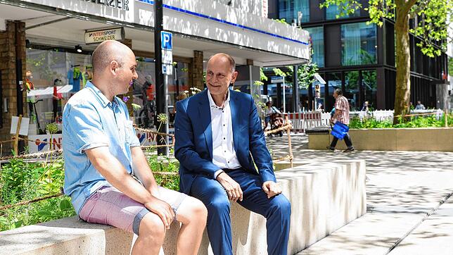 Bernd Häusler im Gespräch mit SÜDKURIER-Redakteur Matthias Güntert: Singens OB tritt für eine zweite Amtszeit an und zeigt Orte in der ...