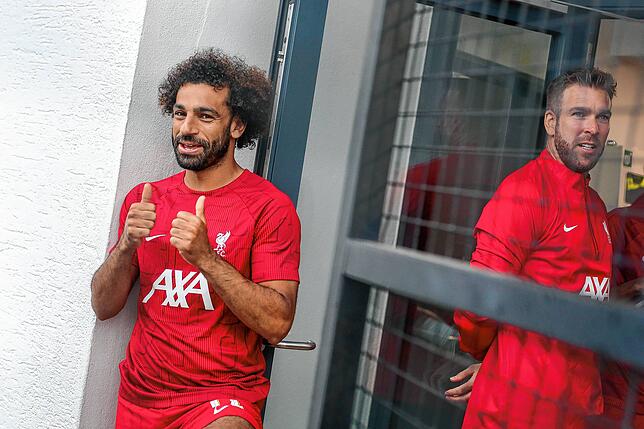 Daumen hoch: Mohamed Salah in Villingen in der Friedengrund-Arena.