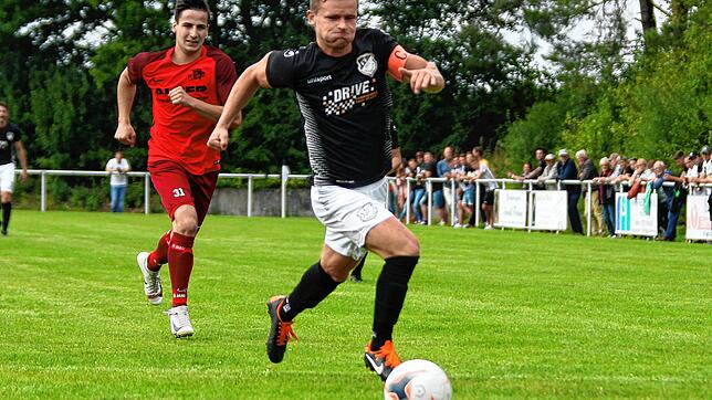 Große Hoffnungen ruhen beim FV Marbach auf Kapitän Dominic Fischer (am Ball), der gegen Löffingen wieder einsatzbereit ist. Bild: direvi