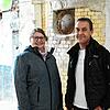 Julia Höttges und Andreas Schmid von Gnädinger und Mayer stehen im Mitteltrakt der Schlossbrauerei vor dem alten Ofen, zu dem der nach ...
