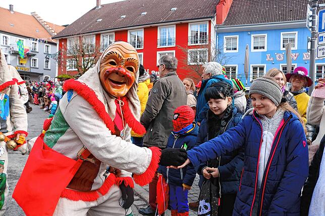 Bild 8: Beim großen Umzug Löffingen steppte der Bär