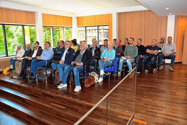 Voll besetzt waren die Zuschauerränge der Verbandsversammlung bei der Vorstellung des zweiten Anhörungsentwurfes für den Regionalplan ...