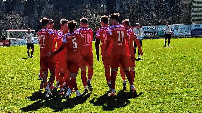Der FC Rot-Weiß Salem  will das Topspiel in der Bezirksliga Bodensee für sich entscheiden.
