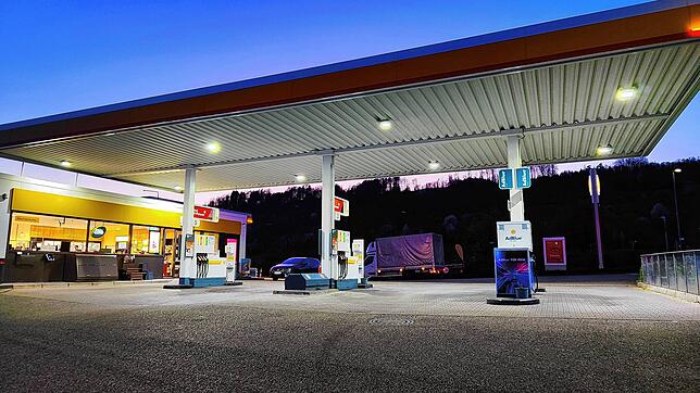 An dieser Tankstelle in Dogern kommt es Anfang April zu einem schockierenden Angriff mit einem Messer, bei dem ein 37-Jähriger ...