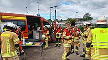 Lagebesprechung der Villinger Feuerwehr nach dem schnellen Einsatz in der Villinger Lantwattenstraße.