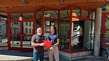 Inhaber Pierino Silano und Francesca Hermann vom Stadtmarketing freuen sich auf die Eröffnung. Foto: Louisa Speicher