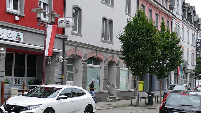 In drei Bars an der Friedrichstraße gegen nach der Razzia mit Drogenfunden die Lichter aus.